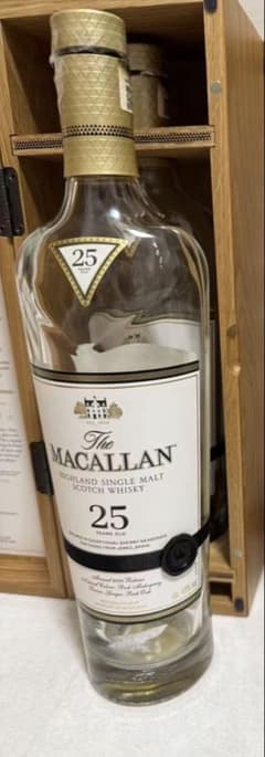 The Macallan25年ハイランドシングルモルトウイスキー空き瓶空き箱１つ The Macallan25年ハイランドシングルモルトウイスキー空き瓶空き箱1つ
