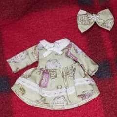 オビツ11 服 薄黄緑のワンピースとリボンの髪飾りのサムネイル