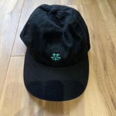 黒のシンプルキャップ 緑色ロゴ付きのサムネイル