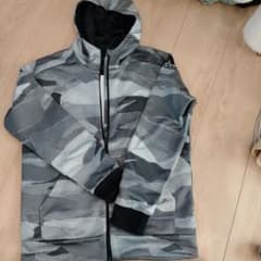 adidas グレー迷彩パーカー 150〜160のサムネイル