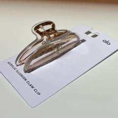 新品】Alo Yoga Acrylic Illusion Claw Clip - メルカリ
