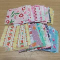 パッチワーク用 カットクロス 6cm角 約90枚①のサムネイル