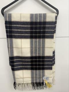 週末限定価格】ジョンストンズ カシミヤ100%大判ストール - メルカリ