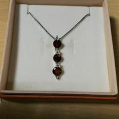 今だけ☆大幅値下げ中☆シルバー925 スイングガーネットネックレスのサムネイル