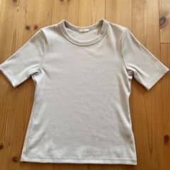 GU ベージュ 半袖 Tシャツ 42のサムネイル