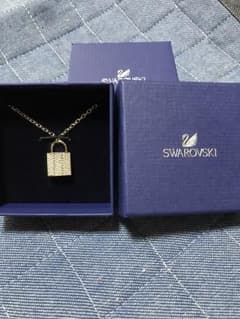 新品 スワロフスキー 南京錠 ネックレスのサムネイル