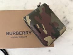 BURBERRY カモフラージュ 二つ折チャック付き 折り財布のサムネイル