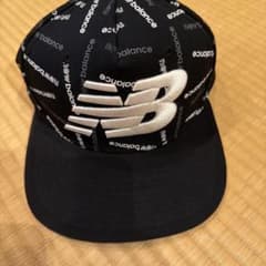 New Balance ロゴ総柄 キャップ ブラックのサムネイル