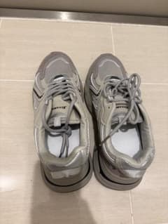 Skechers グレー スニーカーのサムネイル