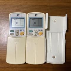 【中古】DAIKINエアコン用リモコンARC432A3 2個セット＋ホルダー1個のサムネイル