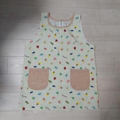 保育士、幼稚園教諭エプソン　カラフルな昆虫プリントエプロンのサムネイル