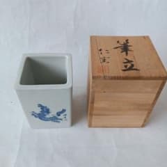 青白い六角形筆立 陶器製 花柄　筆立て　染付 未使用／木箱付】青白い四角形筆立 陶器製 馬柄 筆立て 染付 - メルカリ