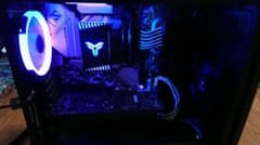 【送料込み、ほぼ新品】144hz 対応可能 ゲーミングPCのサムネイル