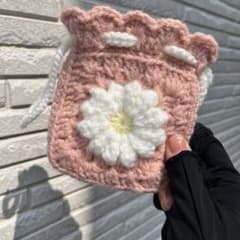 お花のグラニースクエア　巾着ポーチ　ピンク✖️ホワイトのサムネイル