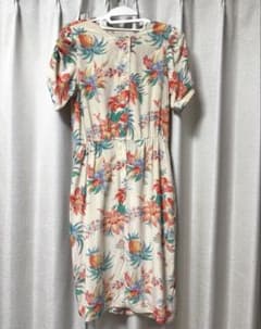 ボタニカル　シェルボタン　半袖 ひざ丈ワンピース パイナップル 花柄のサムネイル