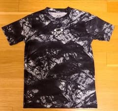 【新品、未使用】Oakley 迷彩柄 Tシャツ　140㎝のサムネイル