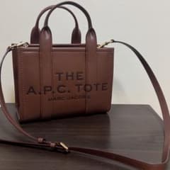 MARC JACOBS ×A.P.C. レザー ブラウン MARC JACOBS ×A.P.C. レザー ブラウン - メルカリ