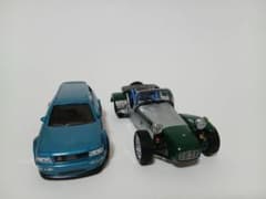 【ジャンク】ミニカー 2台セット アウディ セブンのサムネイル