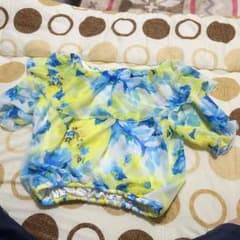 花柄トップスのサムネイル