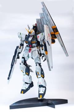 【組立・塗装済み】MG νガンダム Ver.Ka 1/100 ガンプラのサムネイル