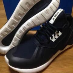 R.エイト様専用❗️春先オススメカラー❗️ adidas tubularのサムネイル
