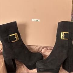 MIU MIU スエード ブーツ ブラックのサムネイル