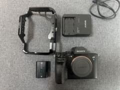 SONY α7Siii ミラーレスカメラ 本体と付属品 +ボディリグ - メルカリ