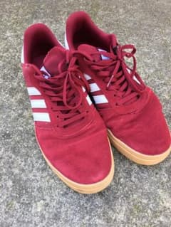 adidas スニーカーのサムネイル