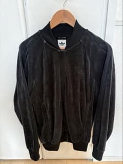 ゆ*ん様 adidas ベロア トラックジャケット XL(LL)ブラック 美品のサムネイル