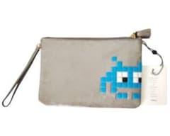 ANYA HINDMARCH アニヤハインドマーチ インベーダーポーチ未使用 