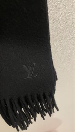 Louis Vuitton 黒 マフラー フリンジ付き - メルカリ