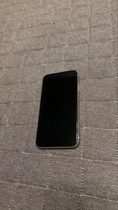 iPhone11 ホワイト　充電交換済み　100% 128Gのサムネイル