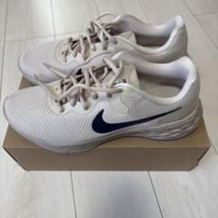 NIKE ランニングシューズ レボリューション 6ベージュ　箱なしのサムネイル