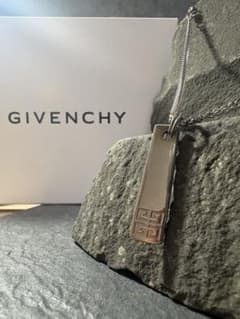 Givenchyネックレスのサムネイル