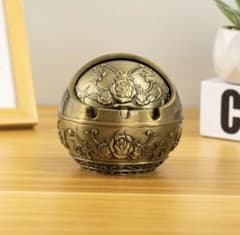 ボール型 灰皿蓋付き3D花柄彫刻金属レトロ アッシュトレイ開閉式 フタ