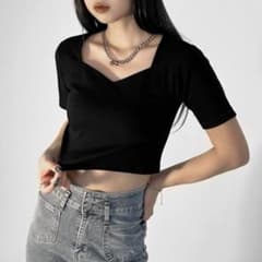 LVEU. クロップドTシャツのサムネイル