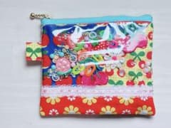レトロポップ　　シャカシャカポーチ　ハンドメイドのサムネイル