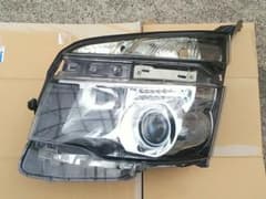 トヨタ ７０系ヴォクシー後期 左ヘッドライトユニット 中古のサムネイル
