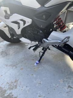‼️4個セットTwitterやInstagramで話題　❗️バイクスタンドスニーカーのサムネイル