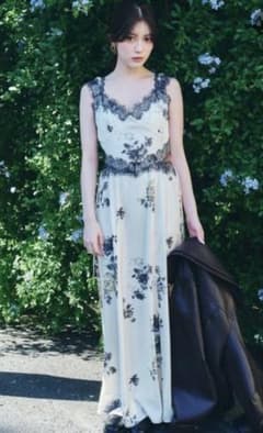 SNIDEL♡新品タグ付き♡ レーストリムプリントキャミワンピースのサムネイル
