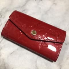 ルイヴィトンLOUIS VUITTON キーケース ミュルティクレ4連 ヴェルニ