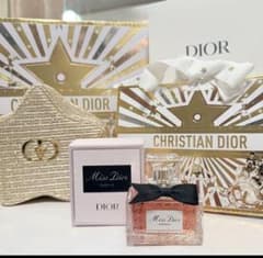 Miss Dior Essence 30ml 星型ポーチ付きのサムネイル