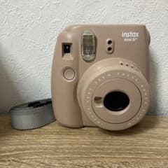 FUJIFILM instax mini 8+ 本体 ココア 紐付きのサムネイル