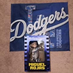 ロサンゼルス・ドジャース ミゲル・ロハス ボブルヘッドとラリータオル