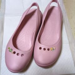 マリ様専用Crocs ピンク 装飾付き３回使用のサムネイル