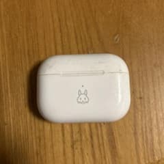 【値下げ交渉ok】AirPods Pro第2世代 ケースのみのサムネイル