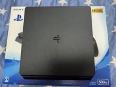 PlayStation®4 ジェット・ブラック 500GB CUH-2100A…のサムネイル
