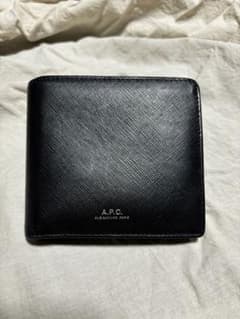 【美品】A.P.C. 二つ折り財布 黒 レザーのサムネイル