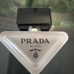 PRADA 香水 三角形デザインのサムネイル