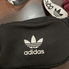 adida(アディダス)ショルダーバッグ 黒色のサムネイル